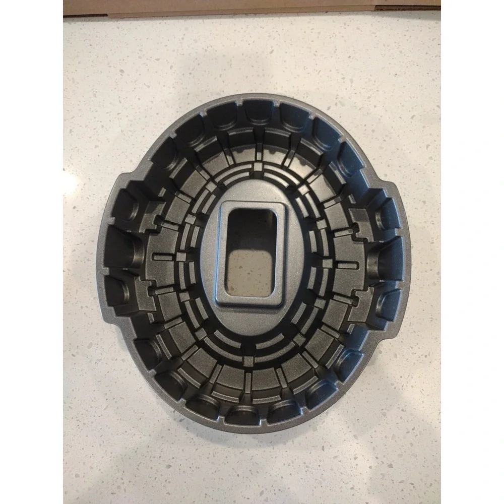 Nordic Ware Sports Arena  Nonstick Aluminum Baking Cake Pan 9 Cups 12 x 11 x 3